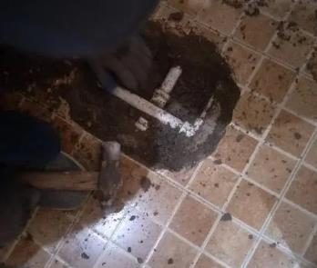 小金卫生间漏水维修公司为您分享下卫生间渗水如何处理及注意事项